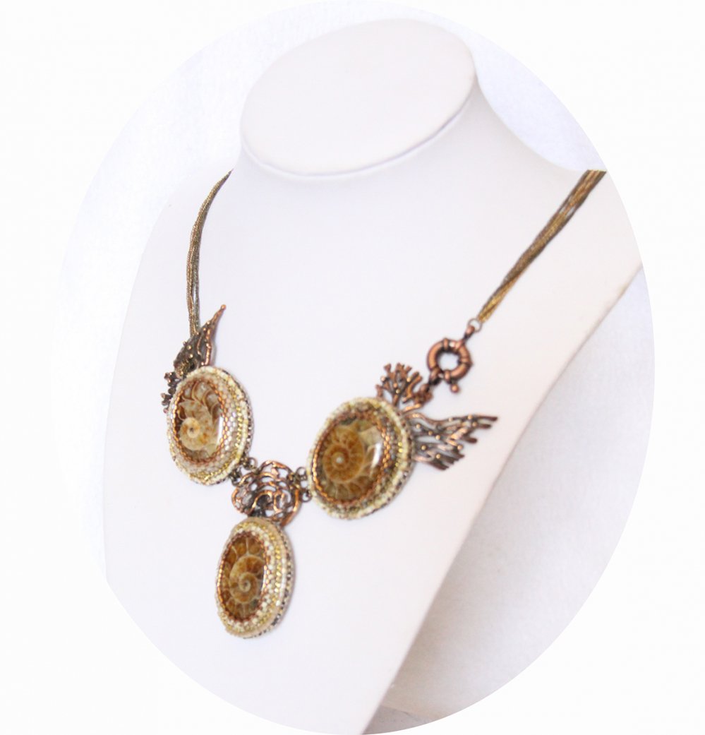 Collier ammonite bronze et cuivre en broderie de perles japonaises--2226351049323