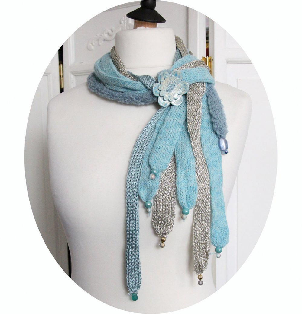 Echarpe en laine multirang en laine bleue azur et bouton en céramique bleue--2226329142353