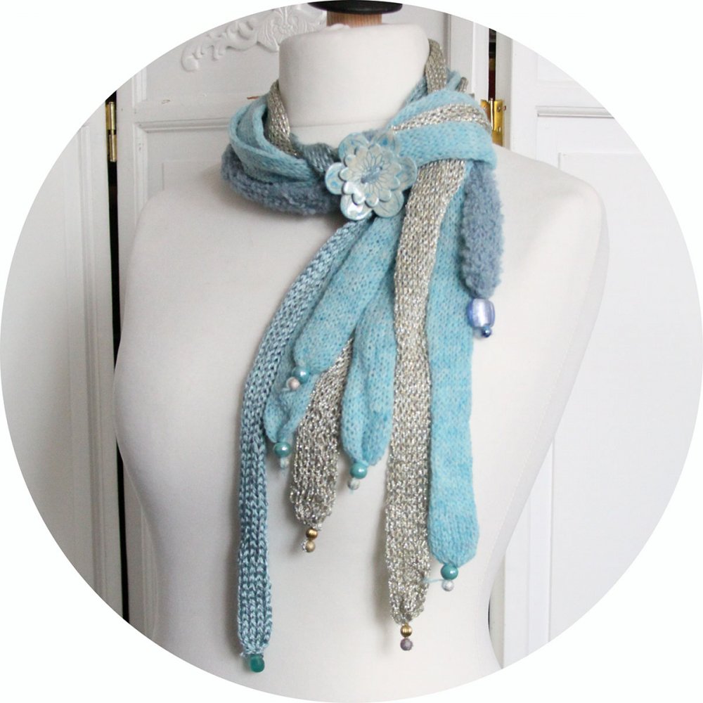 Echarpe en laine multirang en laine bleue azur et bouton en céramique bleue--2226329142353