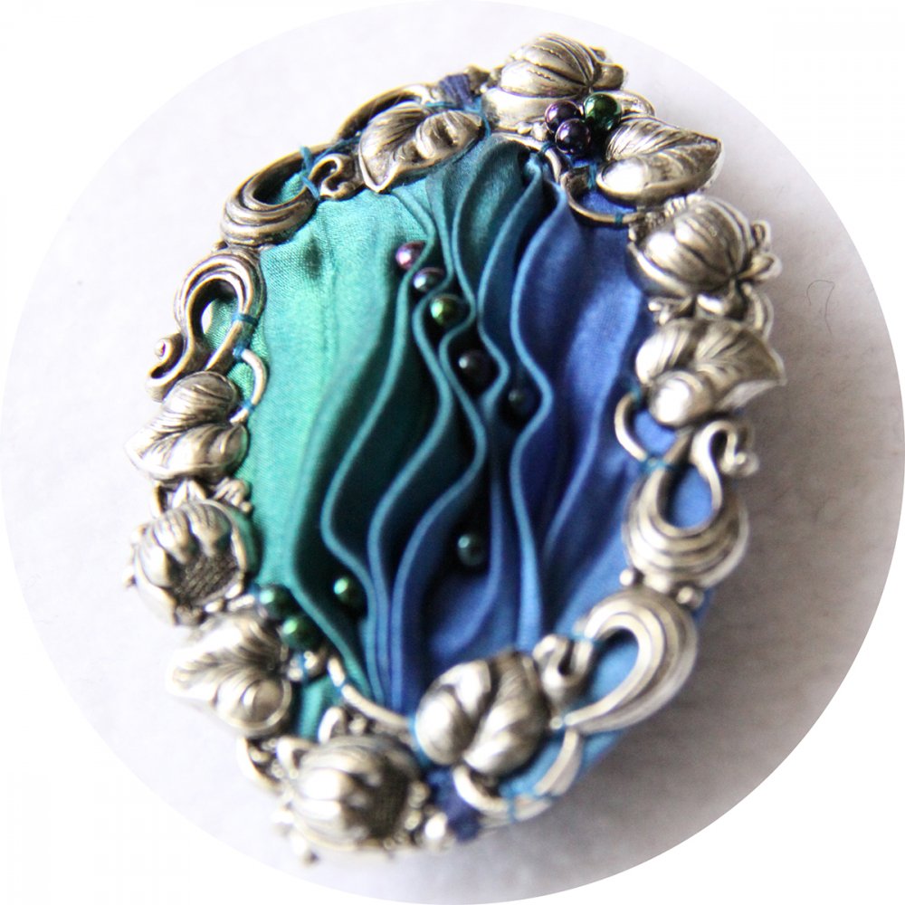 Barrette ovale en ruban de soie shibori bleu et vert brodée et cadre argenté 5cm--9996131156840