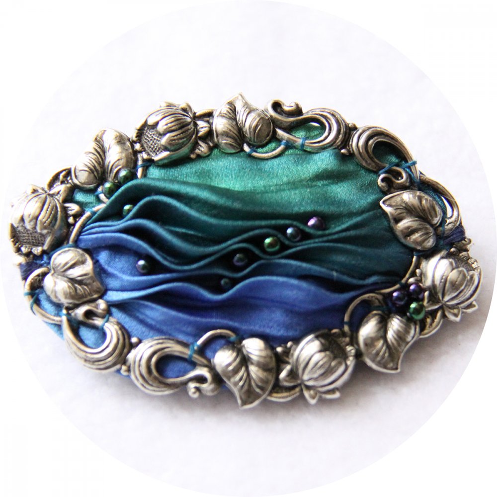 Barrette ovale en ruban de soie shibori bleu et vert brodée et cadre argenté 5cm--9996131156840