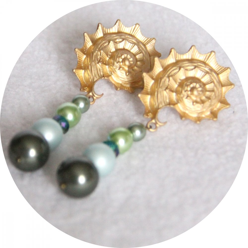Boucles d'oreilles coquillage doré et perles de nacre bleu vert--9996134981869