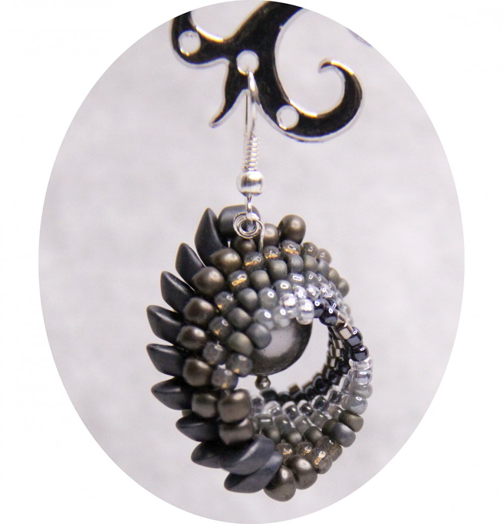 Boucles d'oreilles ethniques spirale de perles  noir et argent--2226749327408