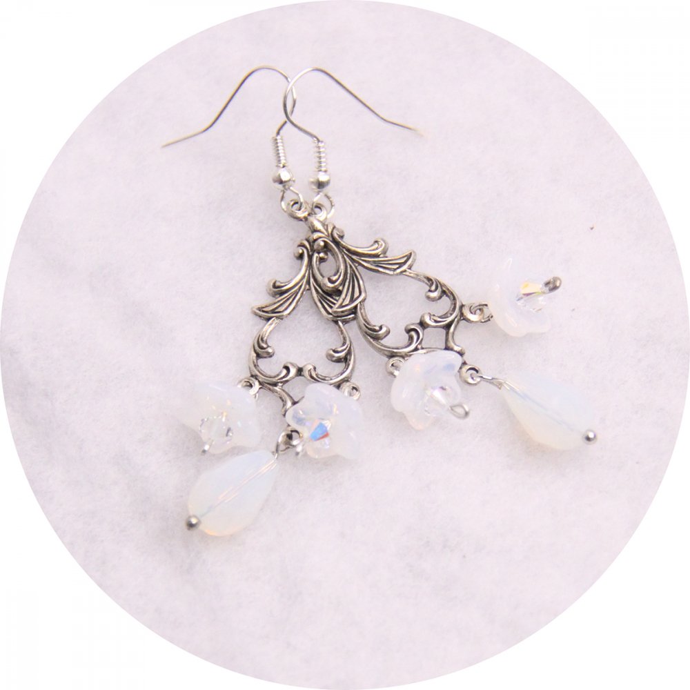 Boucles d'oreilles florales argentées à fleurs blanches--2226740680700