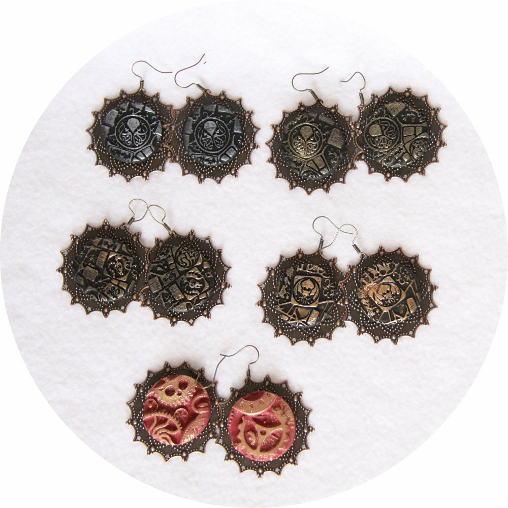 Boucles d'oreilles pendantes Steampunk thème Cthulhu noir ou rouge et cuivre--9995863772830