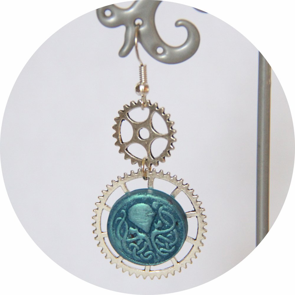 Boucles d'oreilles pendantes Steampunk thème mini Cthulhu bleu et engrenage argent--9995868077046