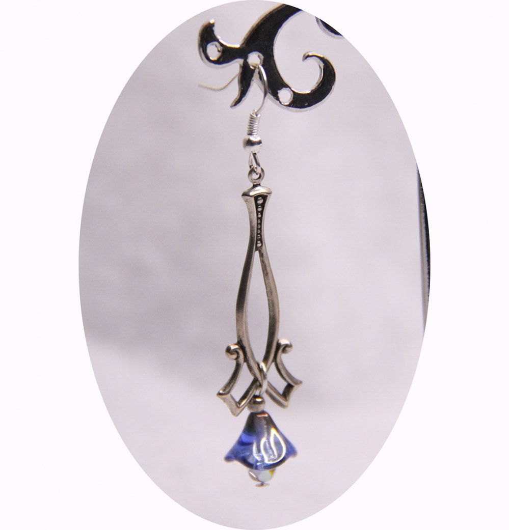 Boucles d'oreilles elfiques argentées avec fleur bleue--2226740673177