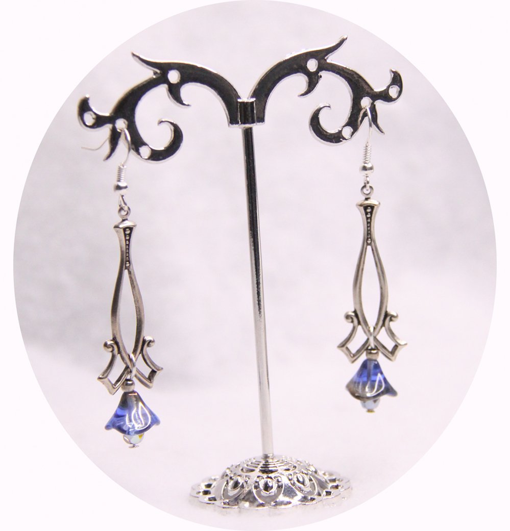 Boucles d'oreilles elfiques argentées avec fleur bleue--2226740673177