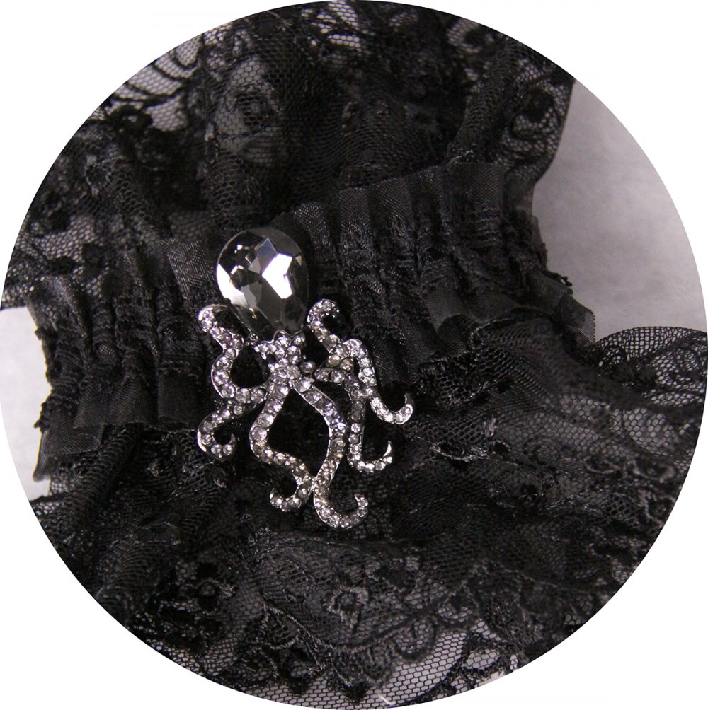 Bracelet manchette steampunk victorien en dentelle noire et broche pieuvre--2226749112103