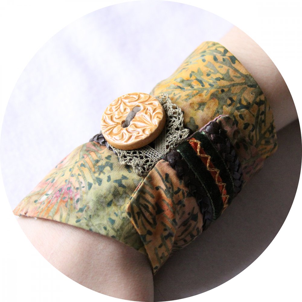 Bracelet manchette en tissu batik aux couleurs d'automne--9996044825901