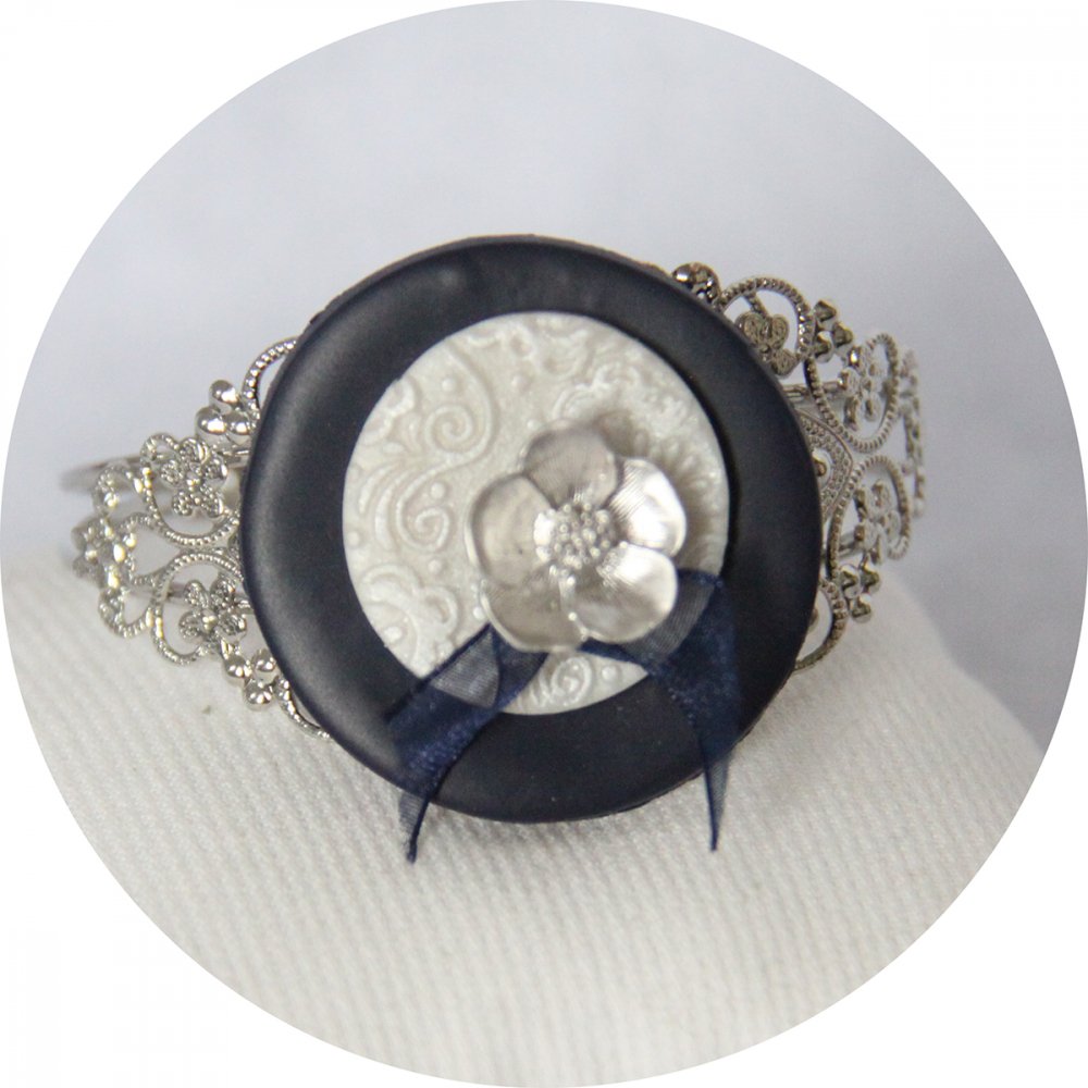 Bracelet rigide boutons bleu marine et argent--2226751086027