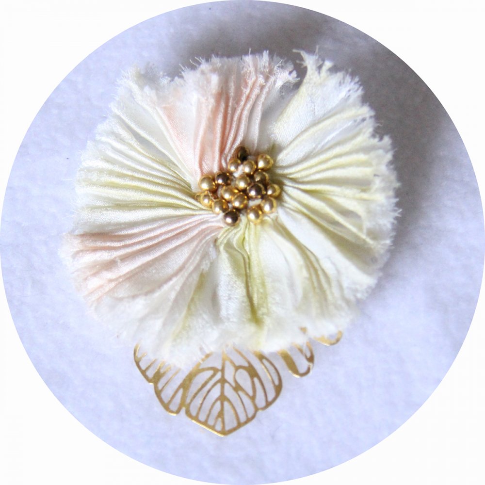 Broche fleur en soie shibori et feuille dorée--2226737078411