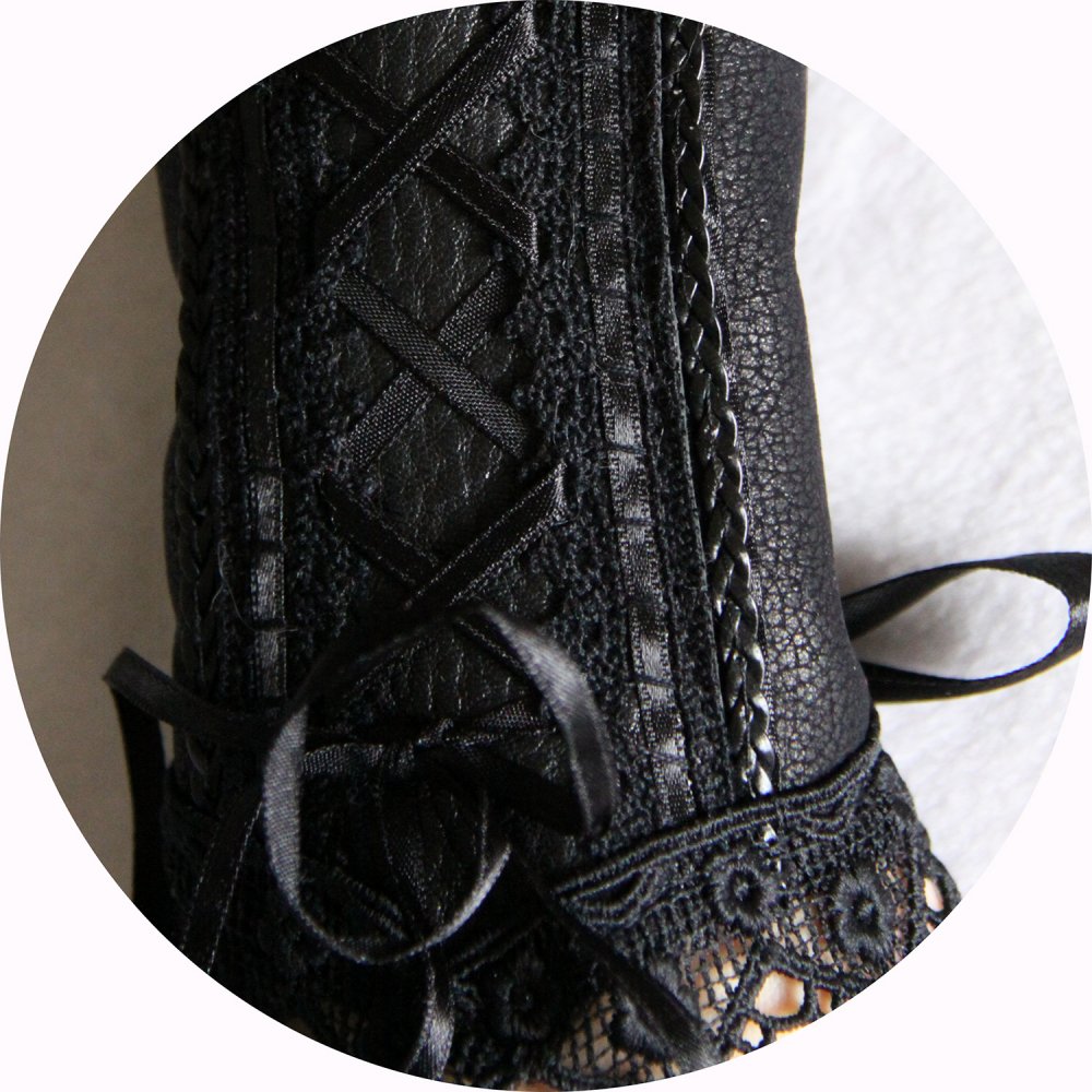 Canon de bras noir steampunk gothique victorien en cuir noir et dentelle--9995924774018