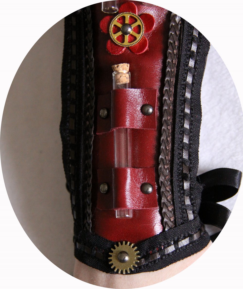 Canon de bras steampunk gothique victorien en cuir marron et bordeau--9995924784451