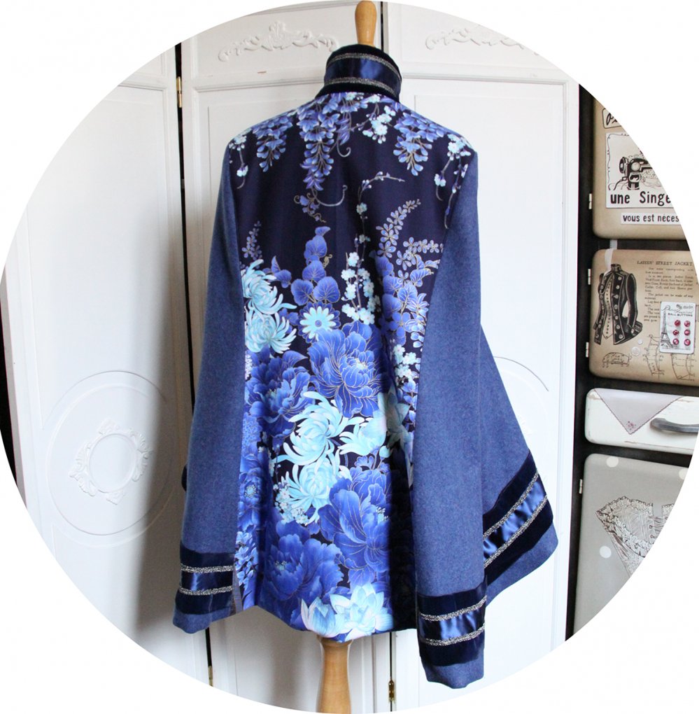 Cape bleue en drap de laine et ruban de velours dos imprimé--9996074132130