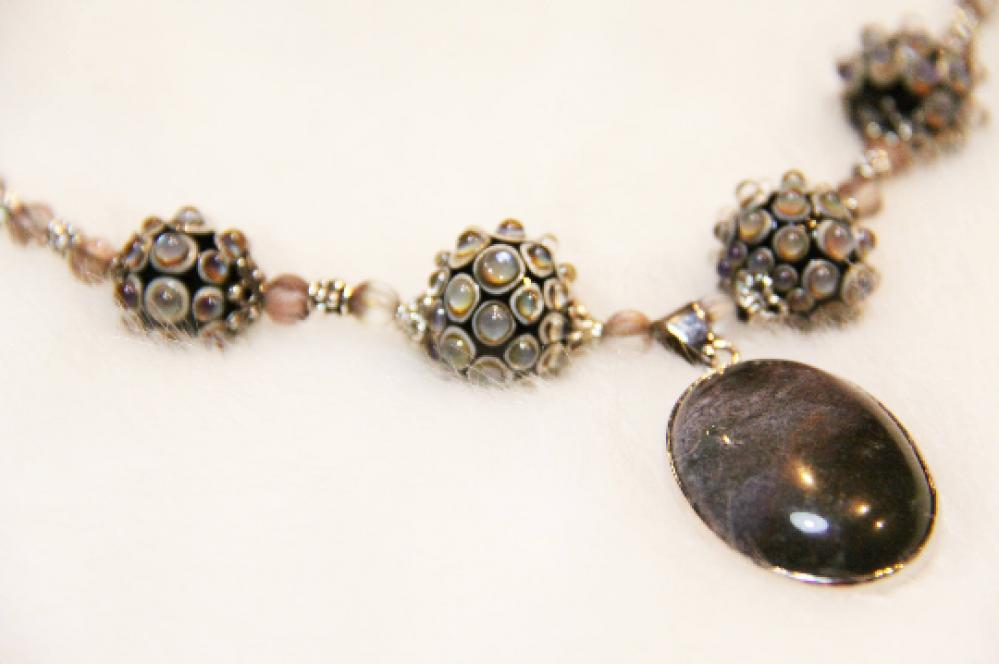Collier médaillon en agate verte et perles de verre filé artisanales à bulles couleur opale et boucles d'oreilles en agate--9995588131684