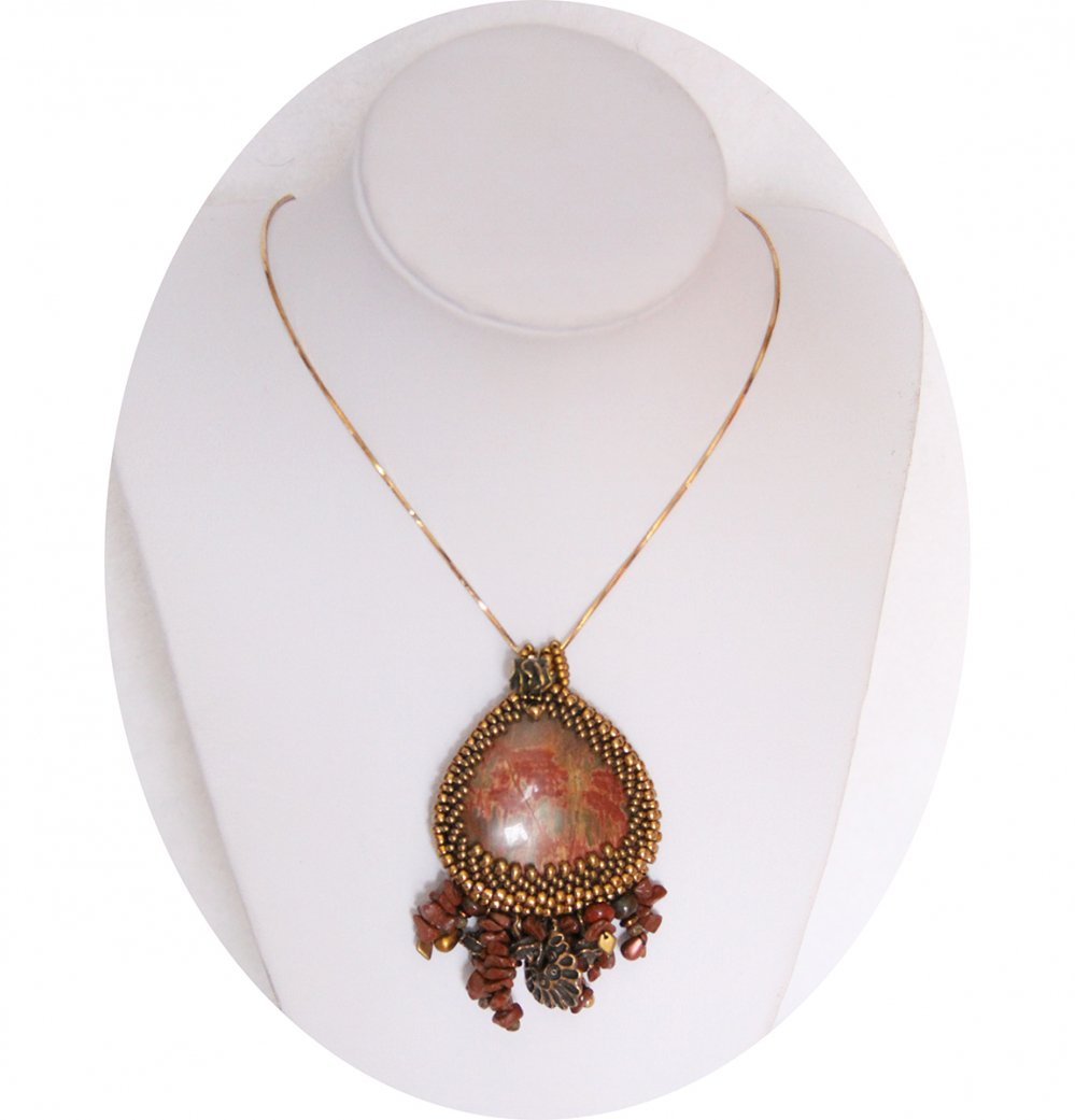 Collier médaillon de jaspe picasso brodé de perles bronze et or--2226350786885