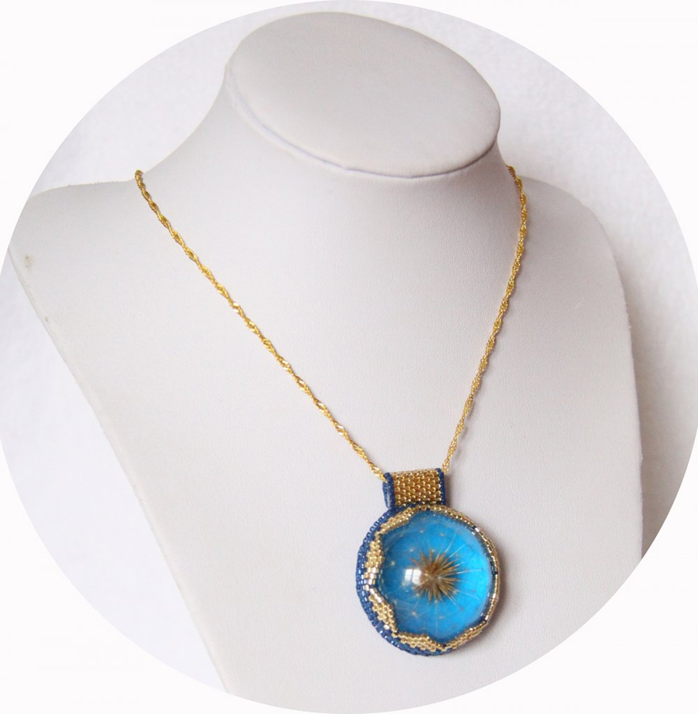 Collier médaillon pissenlit  bleu et or serti de perles japonaises--2226350608644
