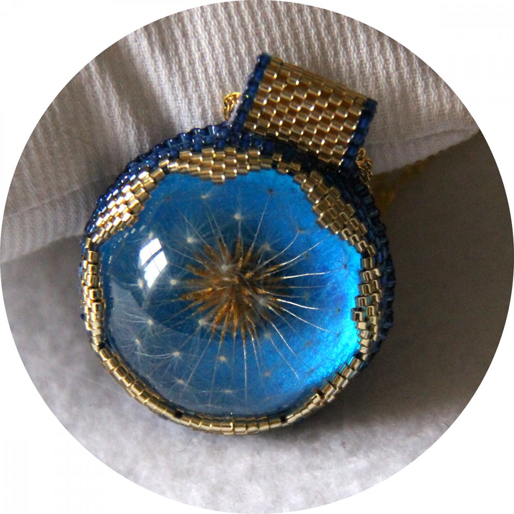 Collier médaillon pissenlit  bleu et or serti de perles japonaises--2226350608644