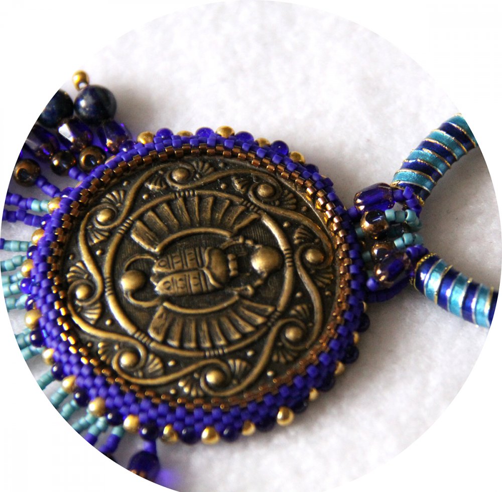 Collier médaillon scarabée égyptien bronze bleu lapis et bleu turquoise--2226243850228