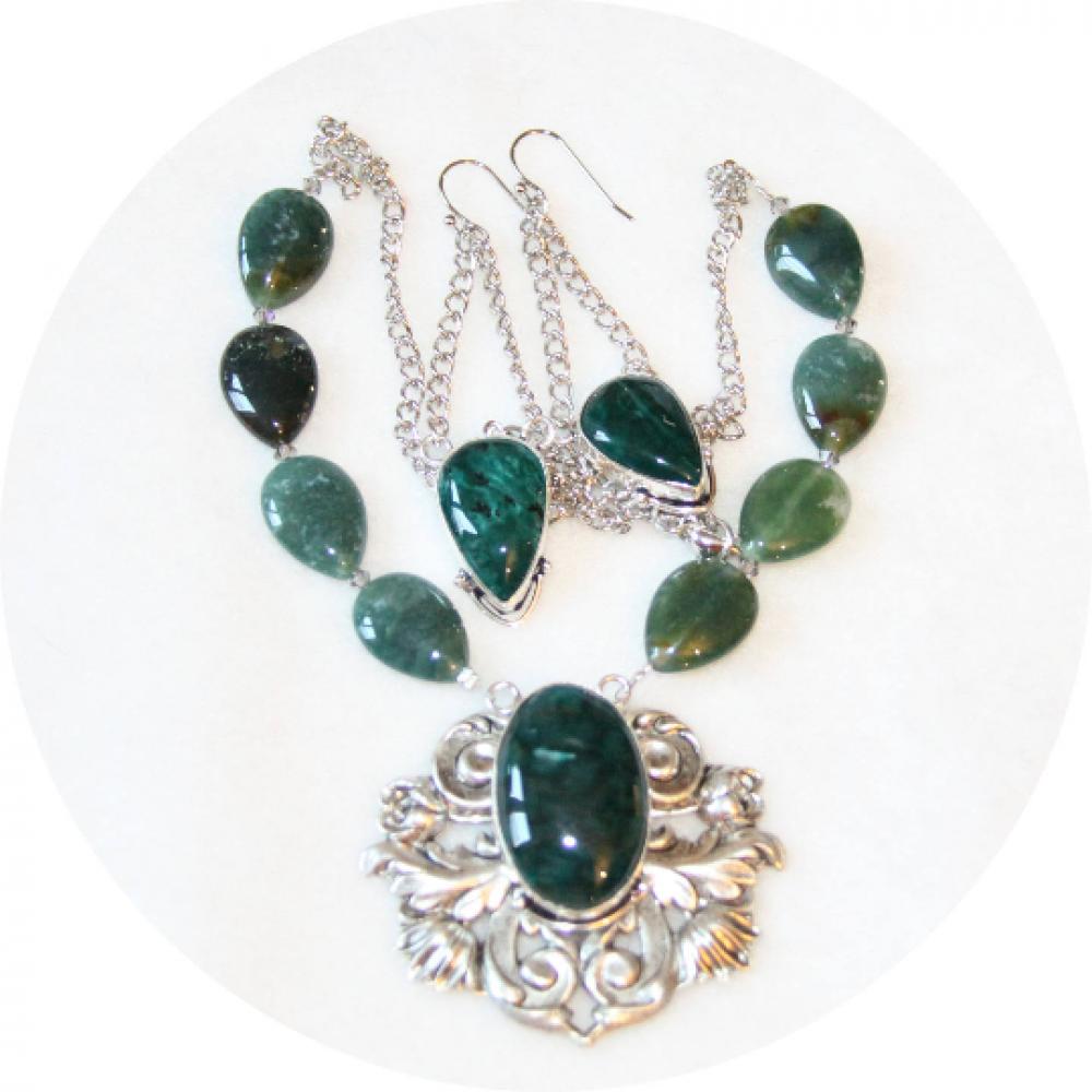 Collier Art Nouveau esprit Mucha estampe argent et cabochon de pierre verte sur rang de perles gouttes en agate verte--9995588137686