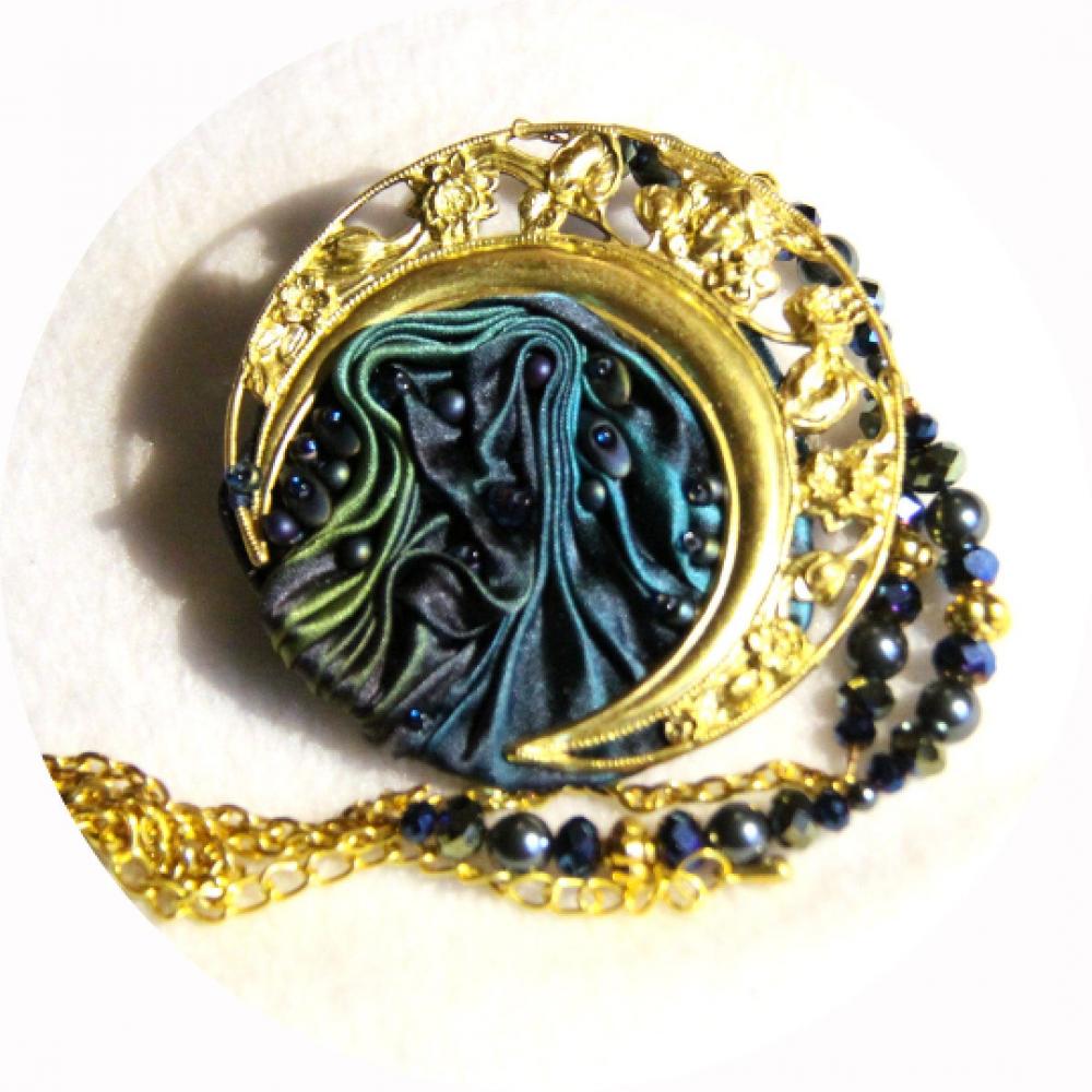 Collier Art nouveau médaillon textile en soie shibori bleu vert paon et laiton doré--9995592221852