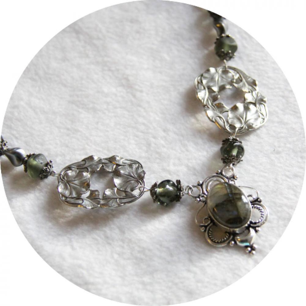 Collier Art Nouveau nenuphar argent et médaillon labradorite sur chaine argent et perles grises artisanales au chalumeau--9995582119176