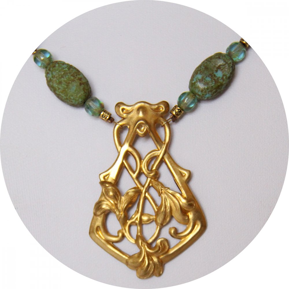 Collier Art Nouveau style nymphe Mucha avec fleur de Lys doré et perles de Boheme vert et or--9995589857491