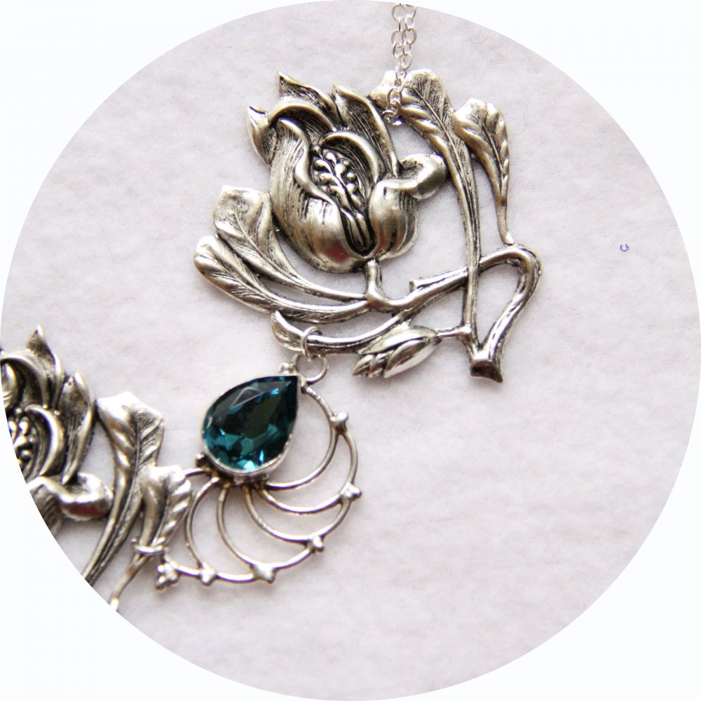 Collier Art Nouveau tulipe composé d'estampes en laiton plaqué argent et de cristal bleu--9995850795958