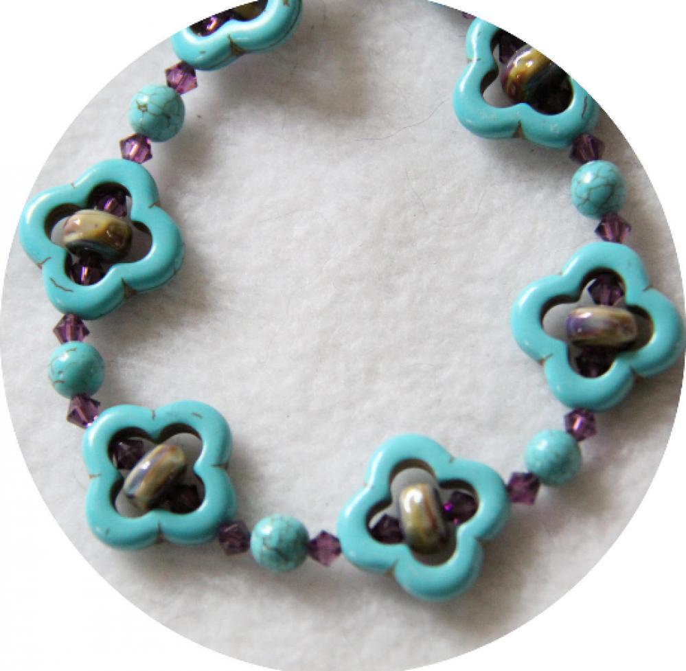 Collier rang de perles turquoise bleu et perles trèfle avec des perles verre filé au chalumeau et cristal violet esprit médiéval--9995592189817