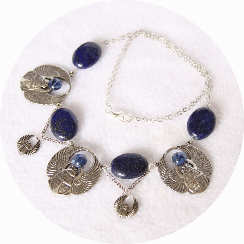 Collier Scarabée composé d'estampes en laiton plaqué argent et de lapis lazuli--9995968744411