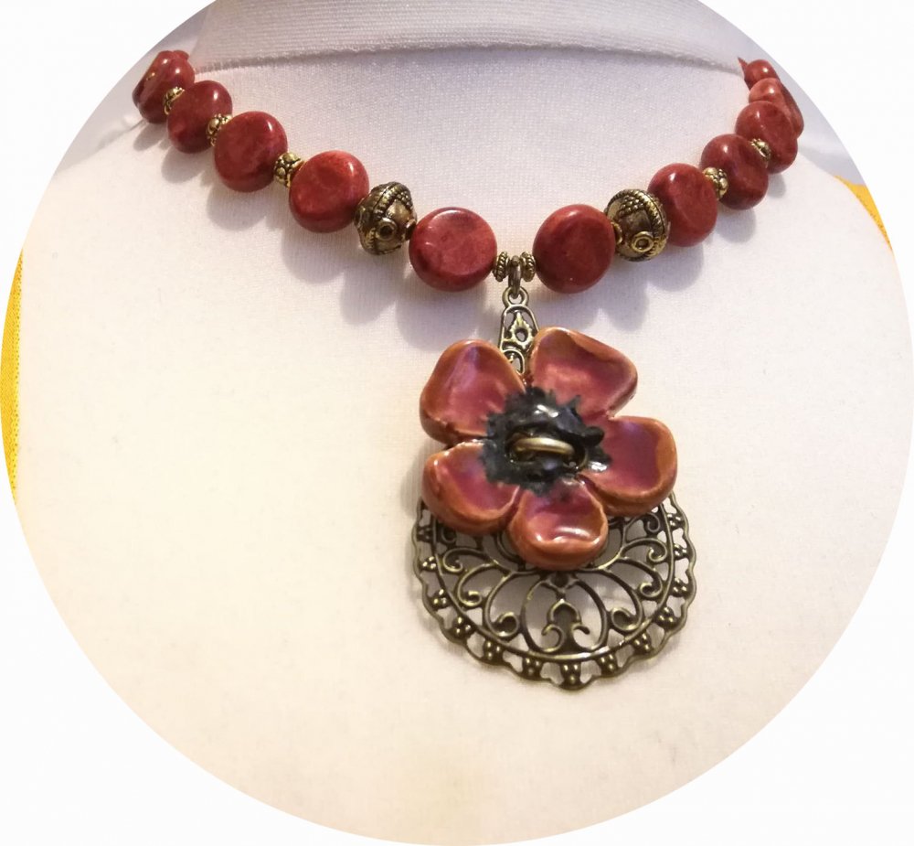Collier Anémone en perles rouge corail et médaillon central en céramique--9995589871688
