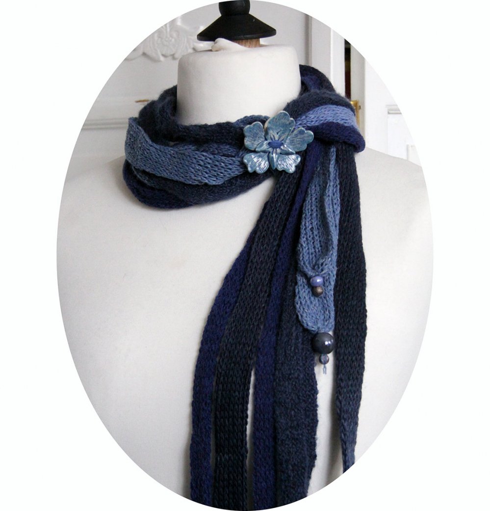 Echarpe en laine multirang en laine bleu marine et bouton en céramique bleue--2226329137304