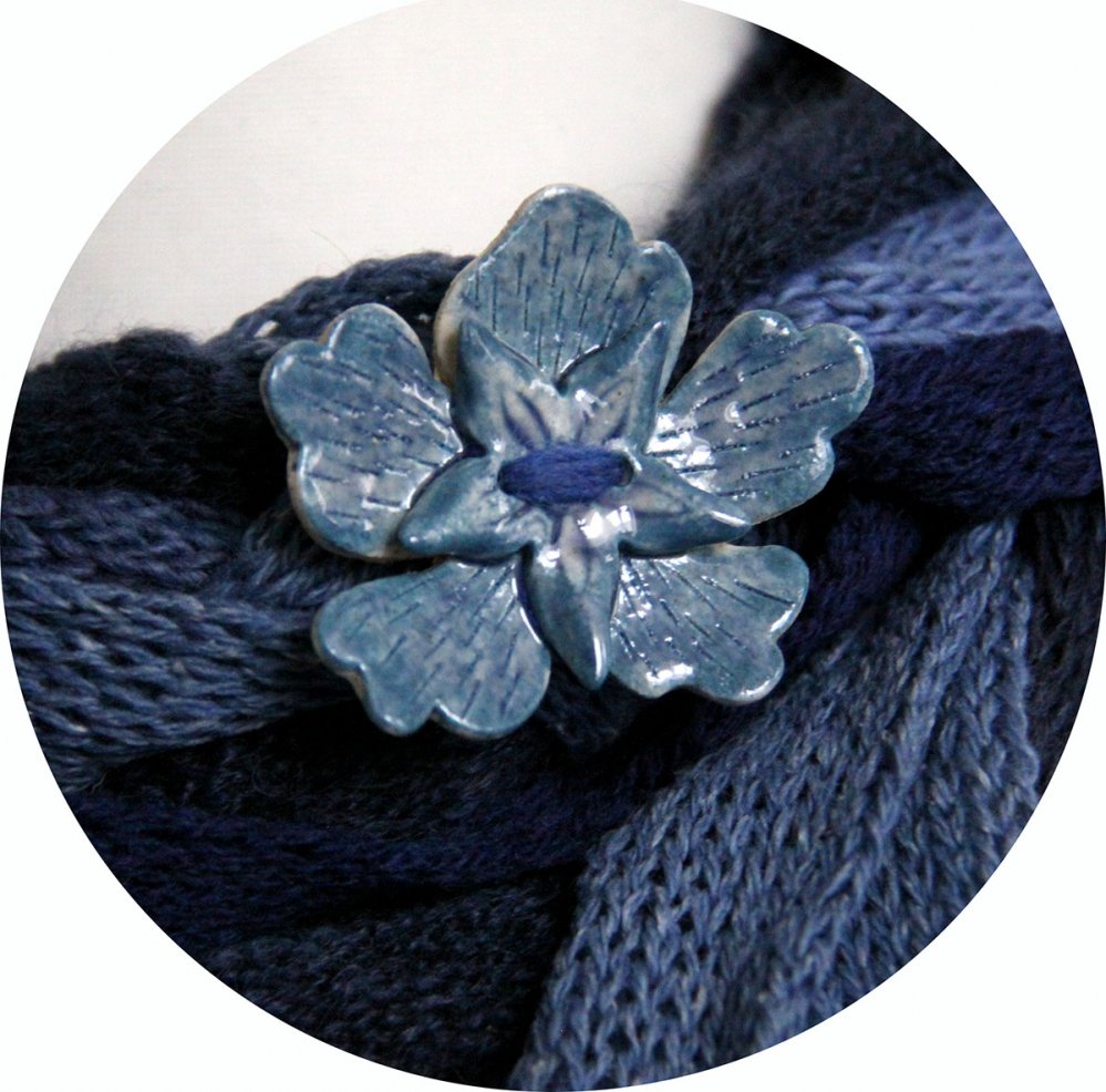 Echarpe en laine multirang en laine bleu marine et bouton en céramique bleue--2226329137304