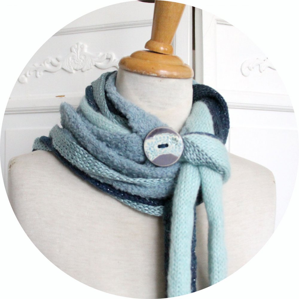 Echarpe en laine multirang en laine bleue et bouton en céramique bleue--2226328973309