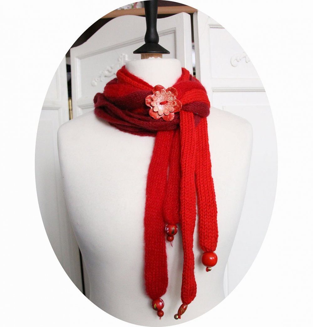 Echarpe en laine multirang en laine rouge et bouton en céramique rouge--2226329155629