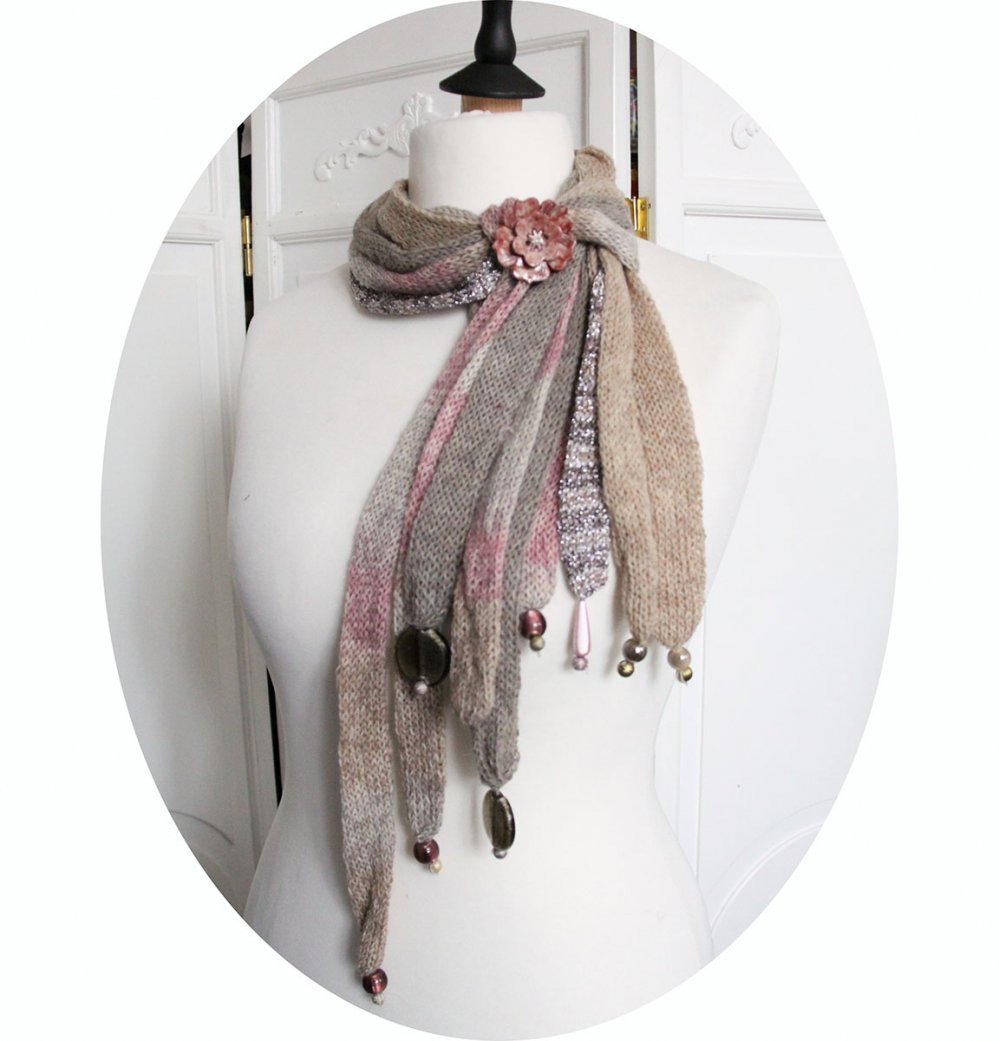 Echarpe en laine multirang en rangs de laine beige et rose et bouton en céramique--2226437044785