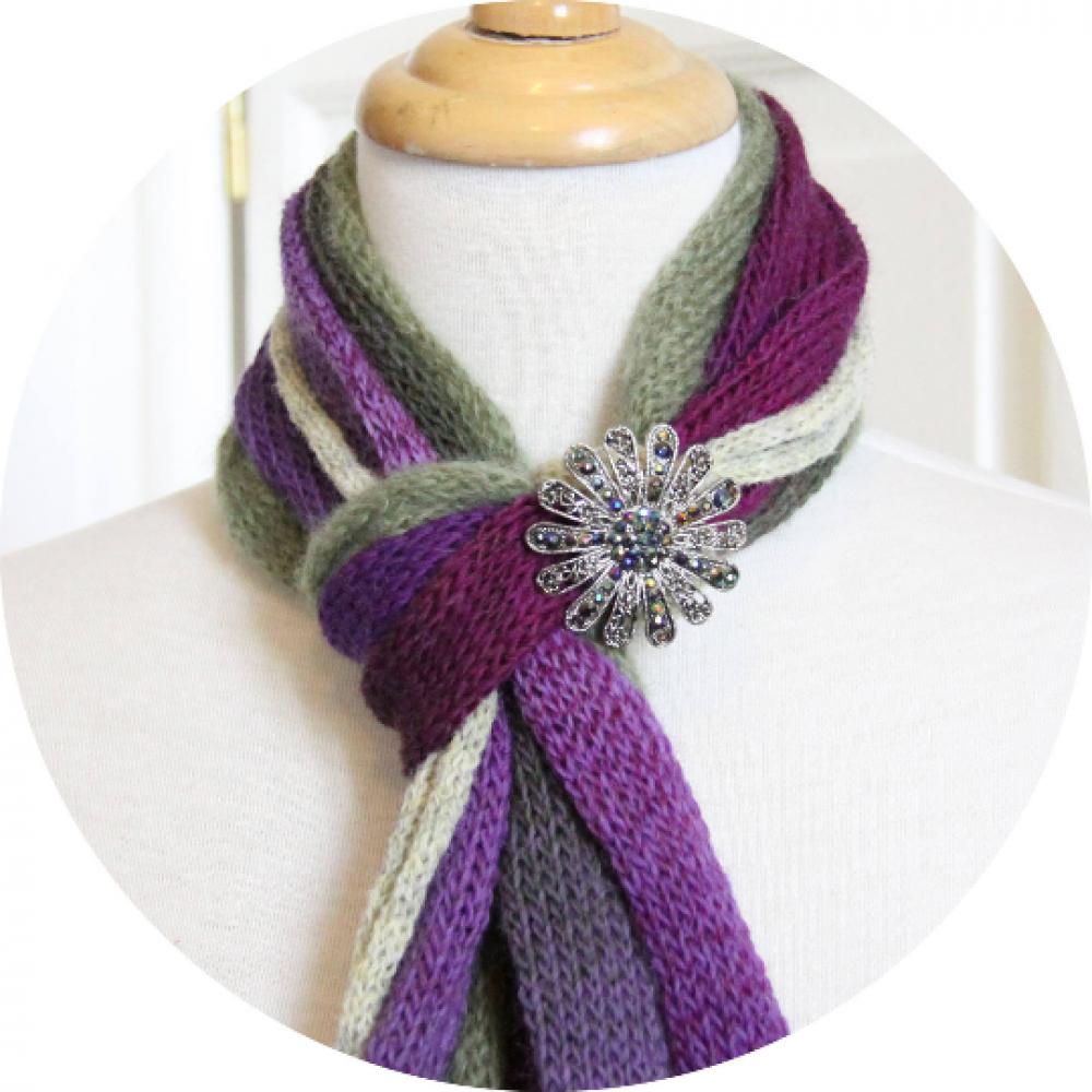 Echarpe en laine multirang en rangs de laine vert et violet et broche fleur strassée--9995983468187