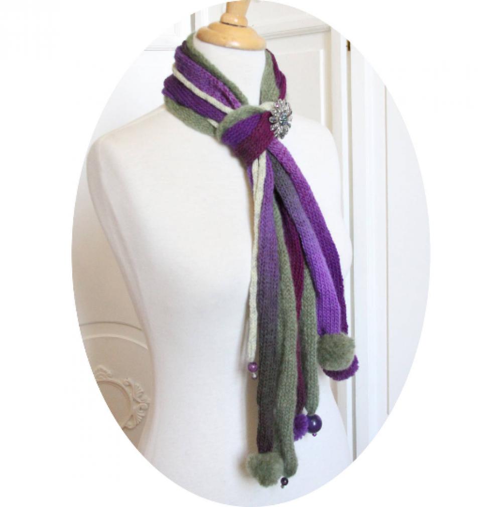 Echarpe en laine multirang en rangs de laine vert et violet et broche fleur strassée--9995983468187