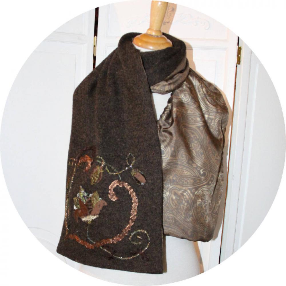 Echarpe en laine et soie marron brodée main d'un motif Art Nouveau,--9995983477455