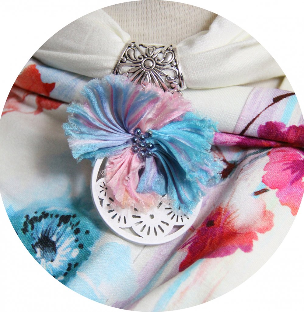 Etole foulard bijou blanc rose et bleu et fleur en soie--2226737074802
