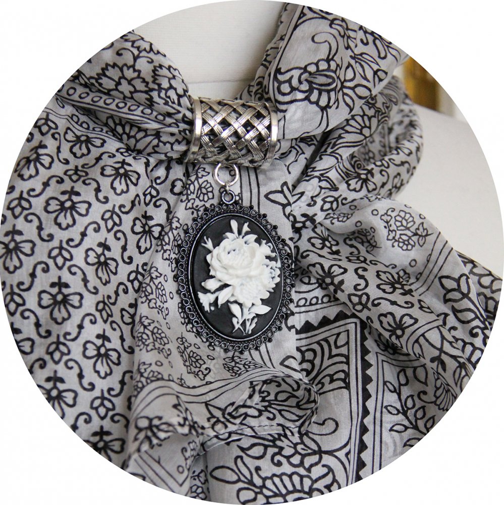 Etole foulard bijou noire en mousseline de soie noire et blanche et bijoux camée--2226413939470