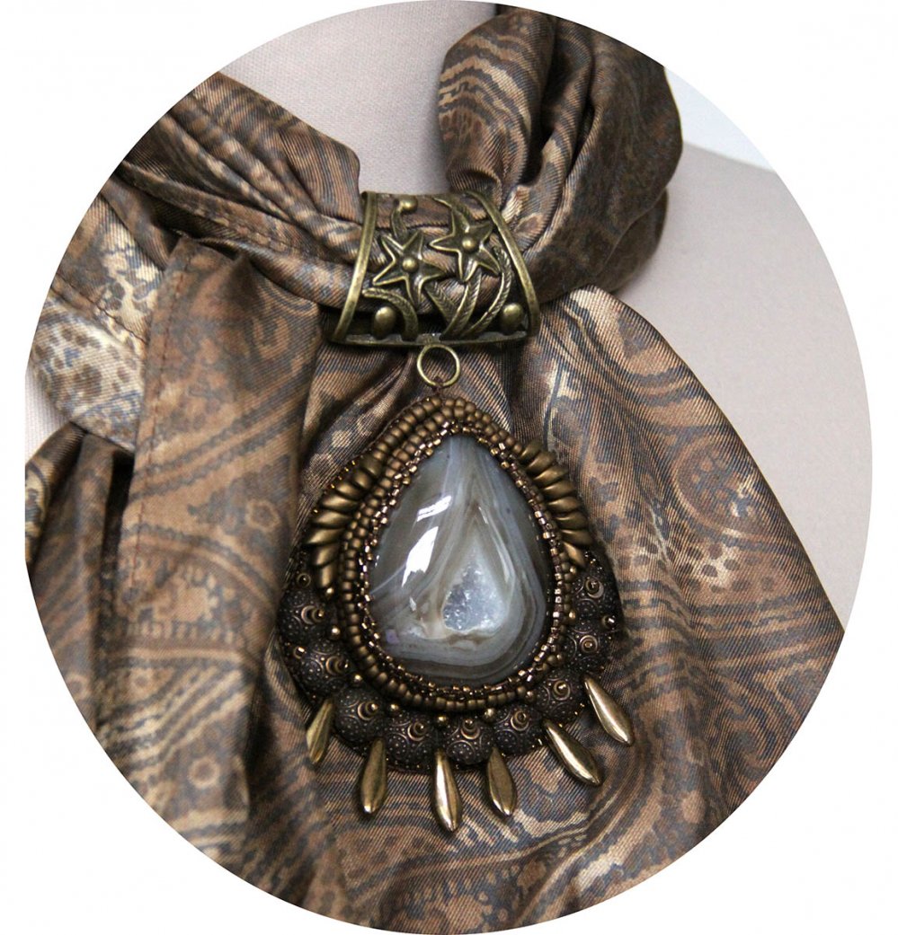 Etole foulard bijoux en soie marron et bijou agate druzy serti de perles--2226737259629