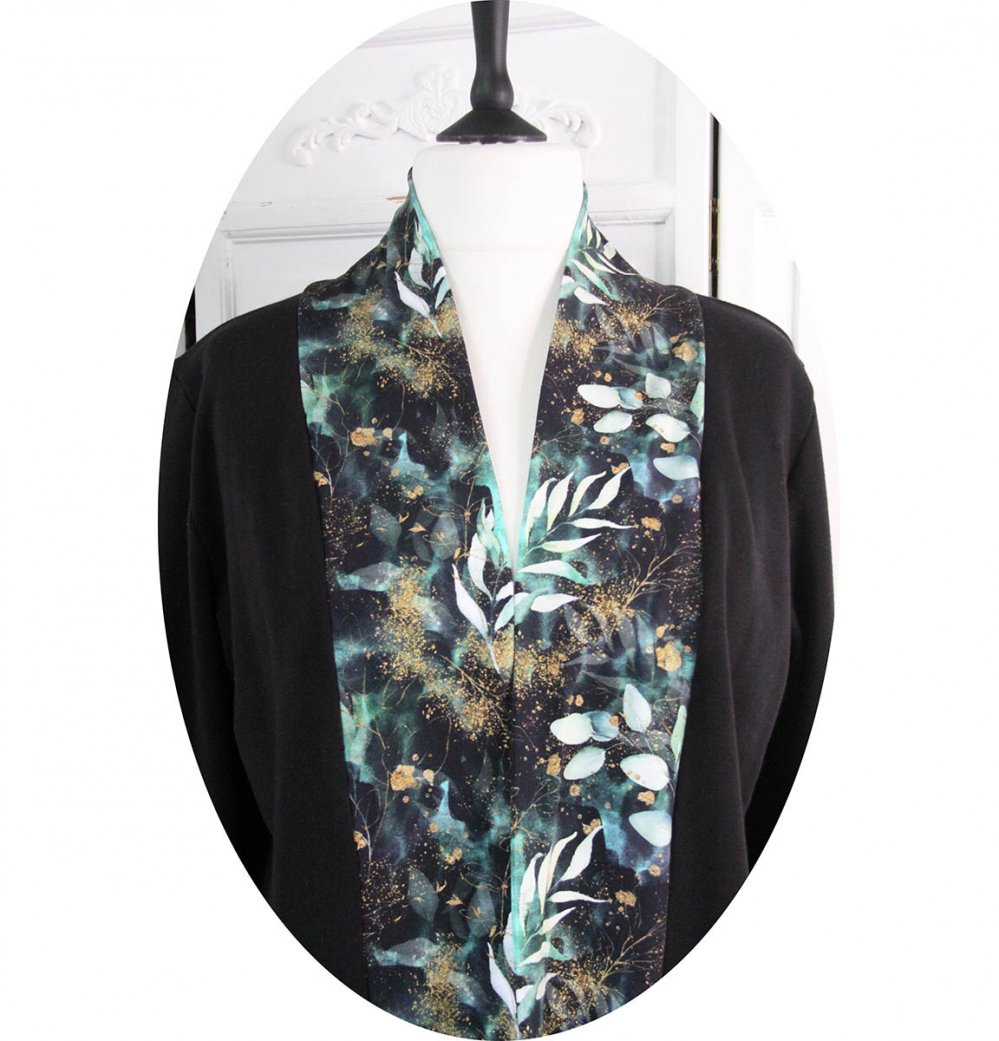 Gilet long en polaire alpine noir et col kimono imprimé feuillage--2226735327573