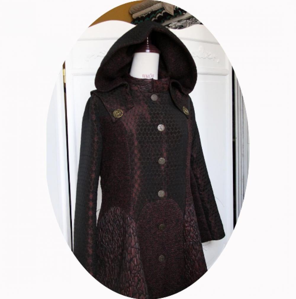 Manteau Dragon trois quart à capuche amovible en mélange de tissus brocard bordeaux et noir à boutons bronze--9995574345446