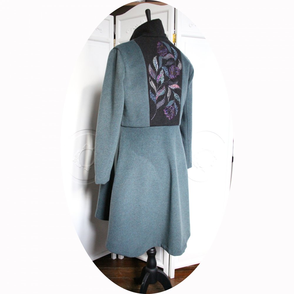 Manteau Spencer de forme trapèze en drap de laine bleu et gris brodé à la main motif feuilles--9995833091916
