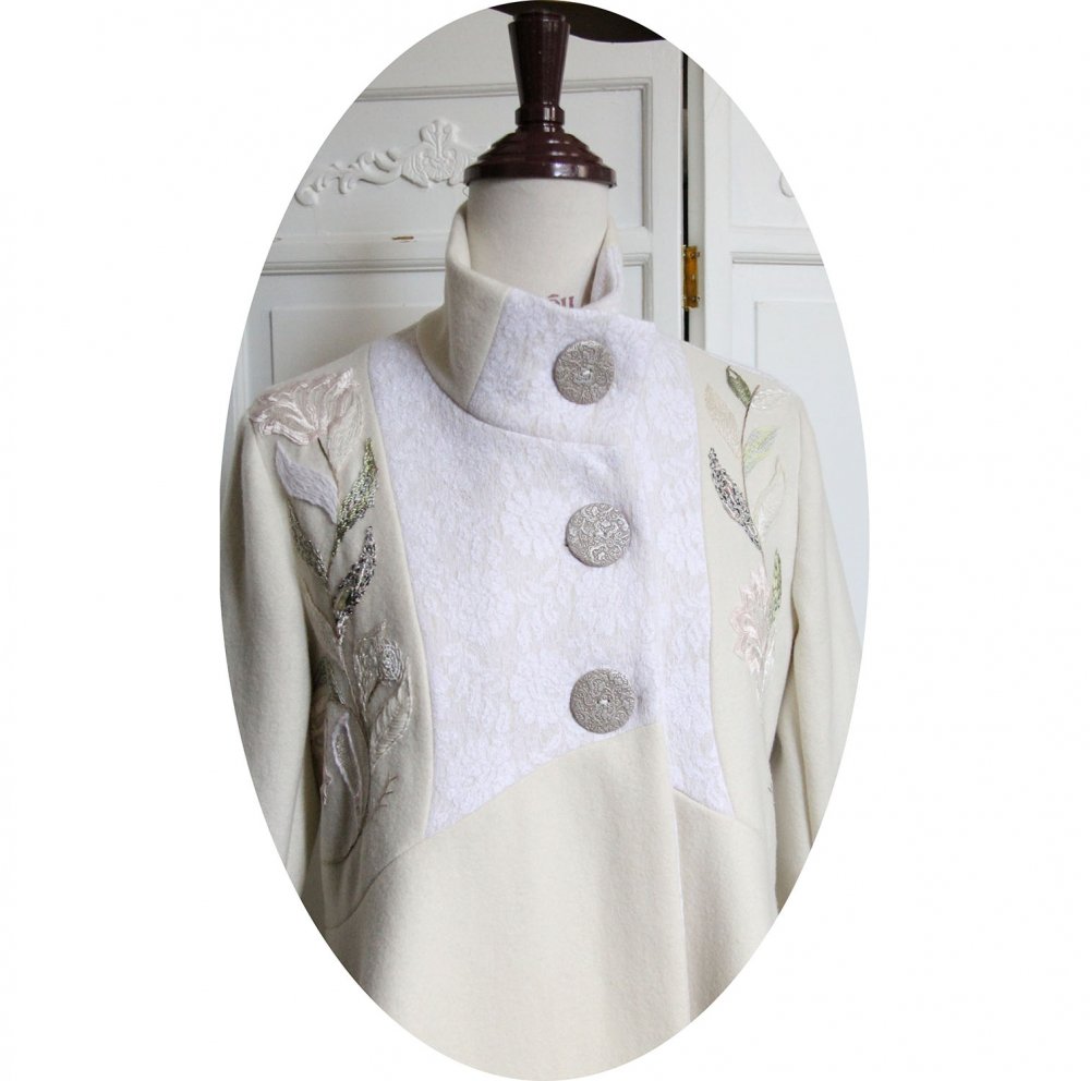 Manteau Spencer de forme trapèze en drap de laine ivoire et dentelle brodé à la main--9996047640303