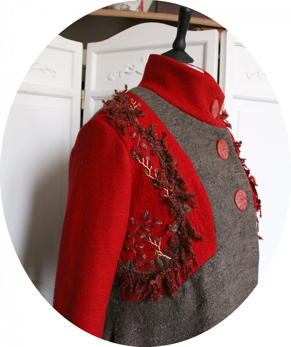 Manteau Spencer de forme trapèze en laine rouge et beige cuivré brodé à la main--9996077599091