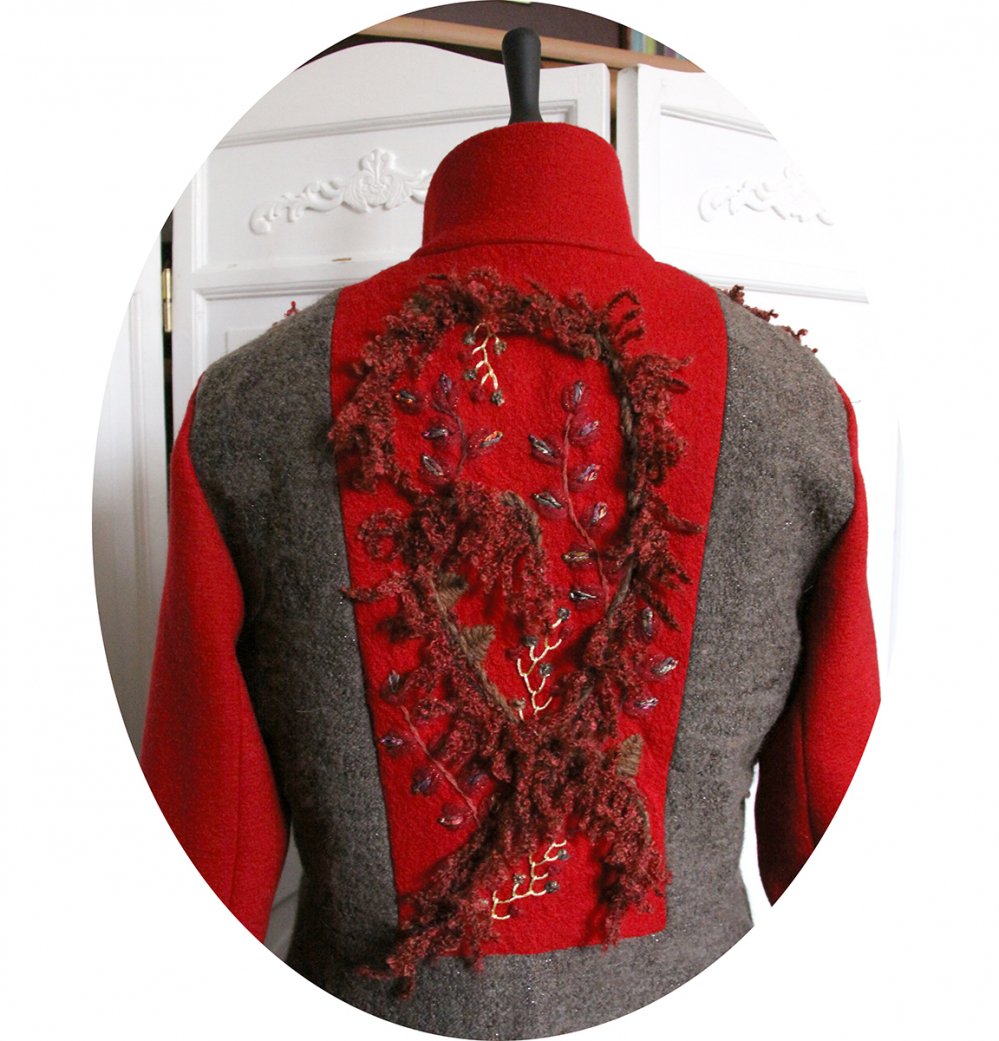 Manteau Spencer de forme trapèze en laine rouge et beige cuivré brodé à la main--9996077599091