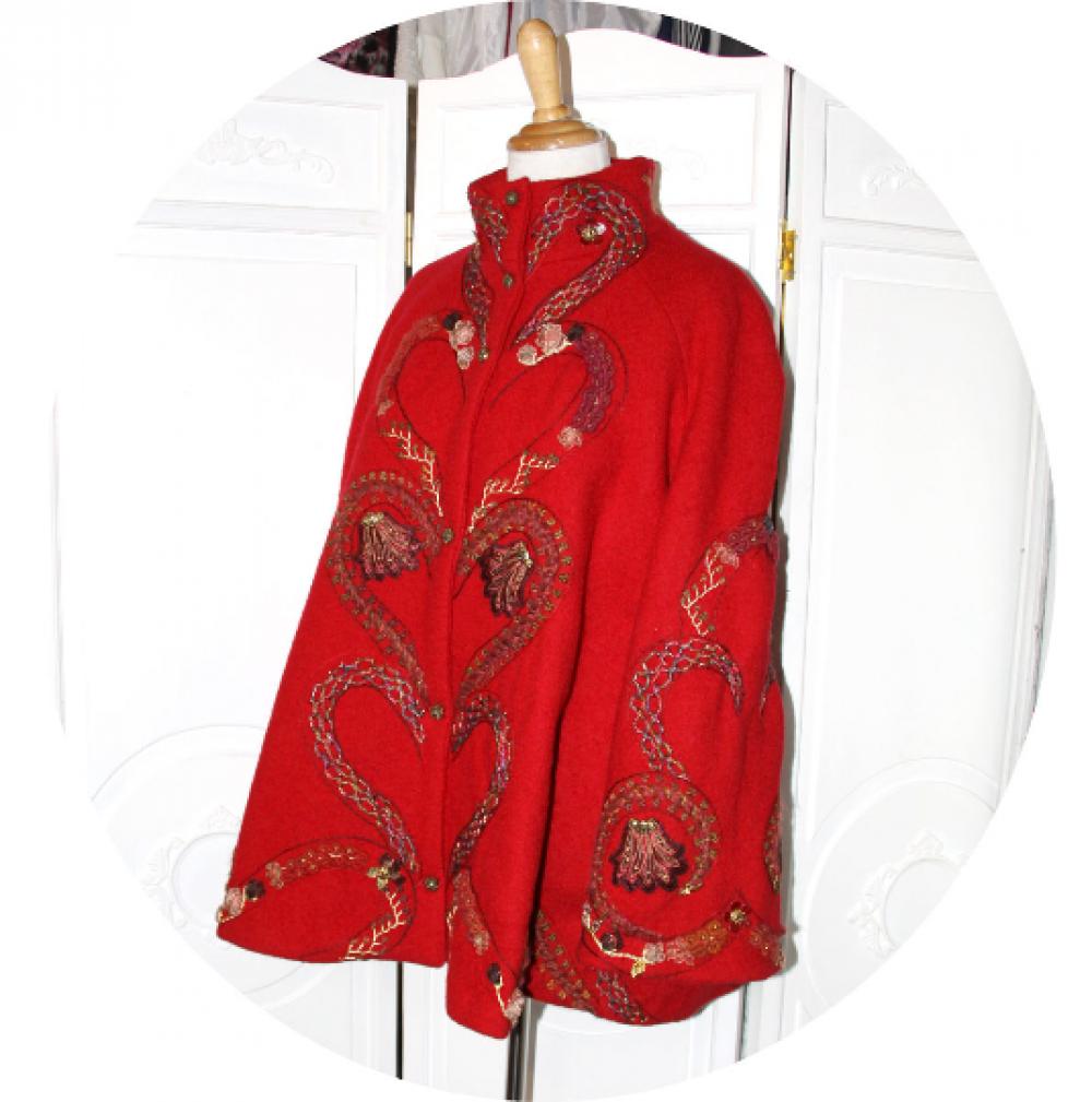 Manteau trapeze évasé court en laine rouge avec des broderies bohême--9995983681395